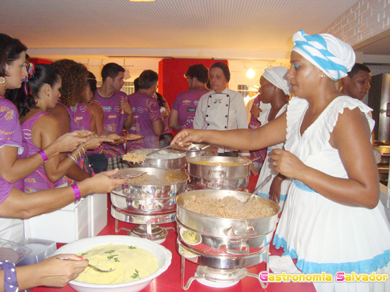 Restaurante Yemanjá - Sucesso o Bobó de Camarão e o Siri acompanhados de arroz e farofa.