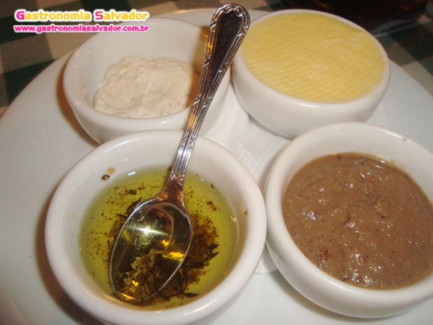 Couvert -  Pasta Manteiga Tapenade de Azeitona e Azeite de Ervas